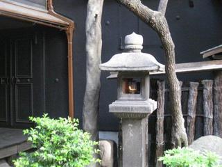 石灯籠に灯がはいりました.jpg